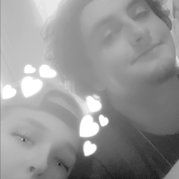 Meet your Posher, Lisa marie - Picture 1 of 2